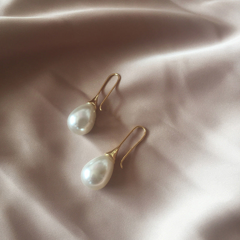 Waterdrop pearl simple personality earrings