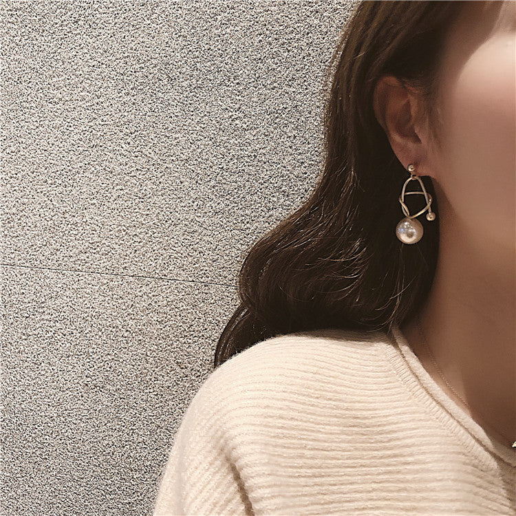 Metal winding personalized pearl earrings
